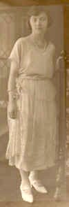 Laura_dress.jpg (40120 bytes)