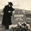 Ella_grave.jpg (13932 bytes)