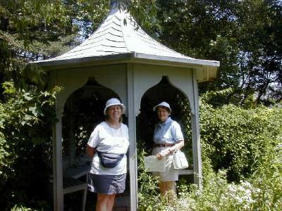 gazebo.jpg (84856 bytes)