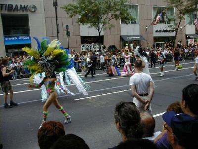 parade2.jpg (66444 bytes)